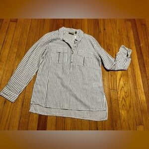 D&Co Blouse Linen Blend Women’s Small Two Pocket Collared Oversized Button Down